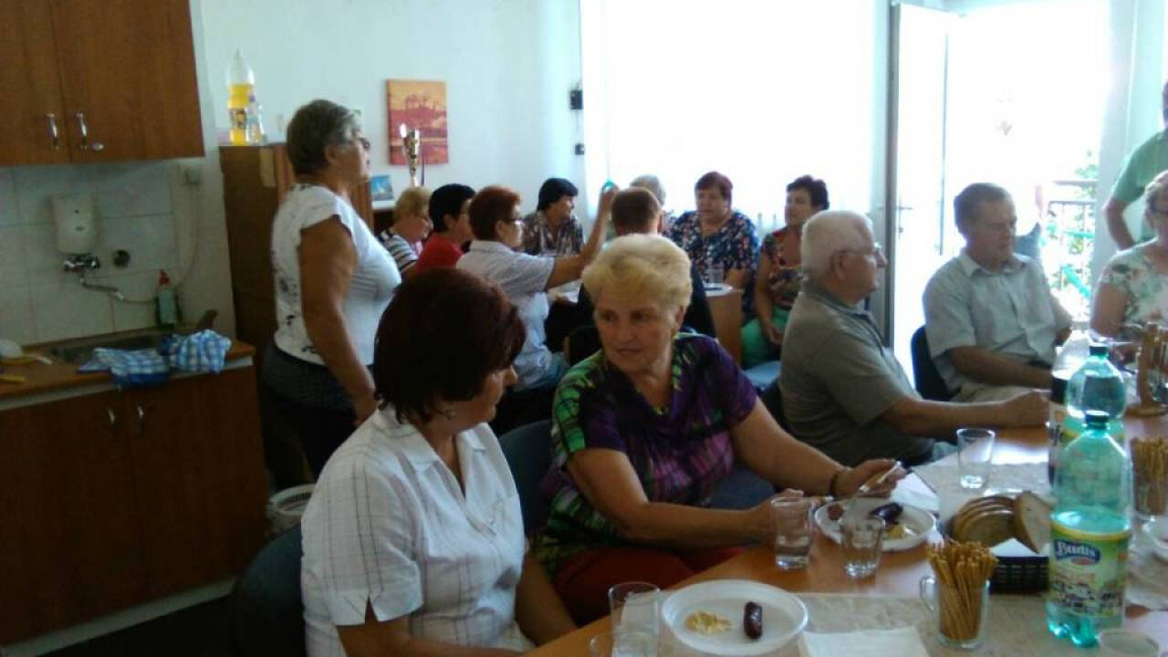 Posedenie pri káve a čaji Posedenie pri káve a čaji