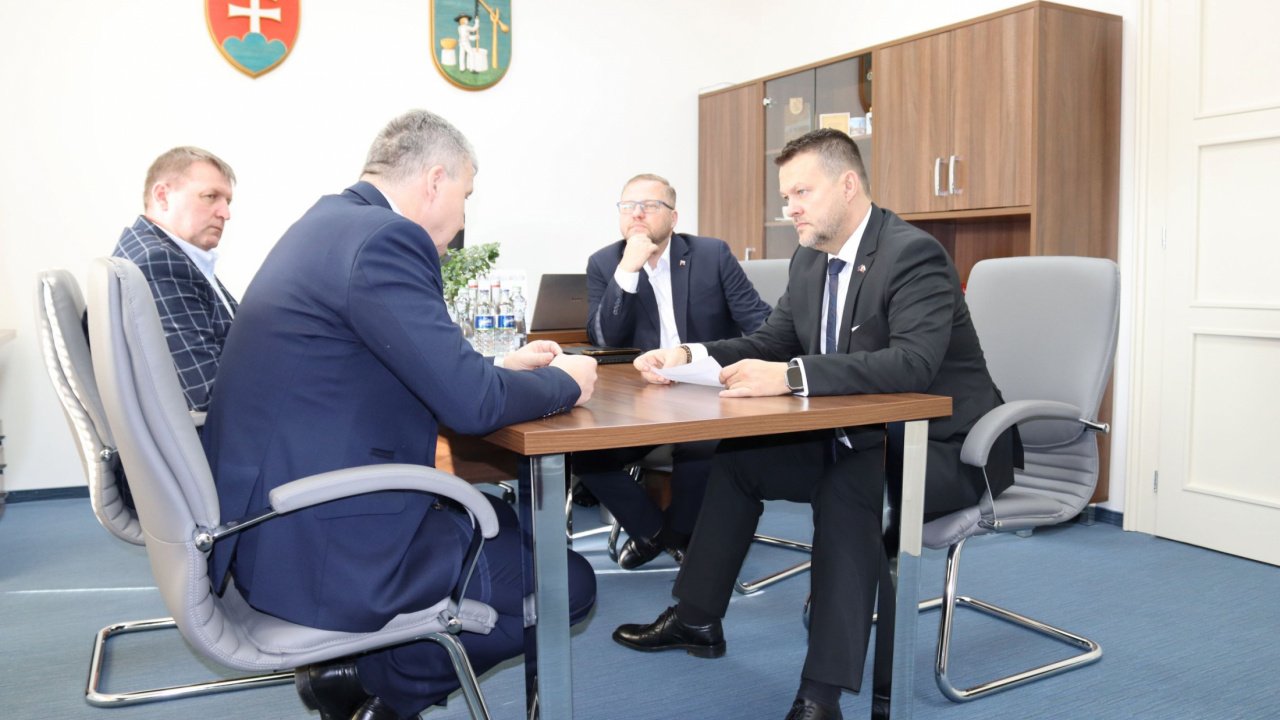 Návšteva Mgr. Samuela Migaľa, ministra investícií, regionálneho rozvoja a informatizácie SR v našej obci Návšteva Mgr. Samuela Migaľa, ministra investícií, regionálneho rozvoja a informatizácie SR v našej obci