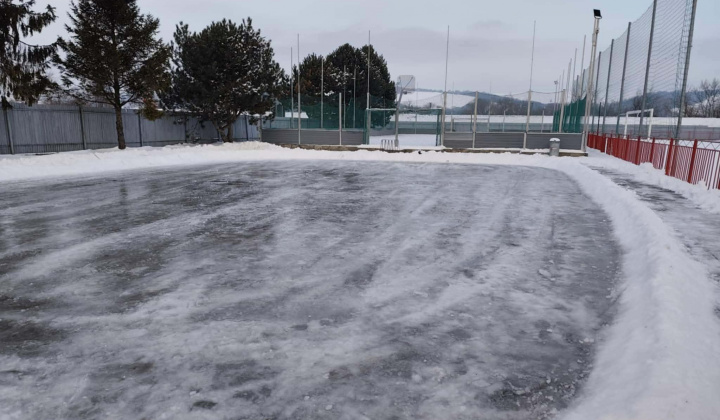 Fotka - Klzisko v areáli futbalového ihriska